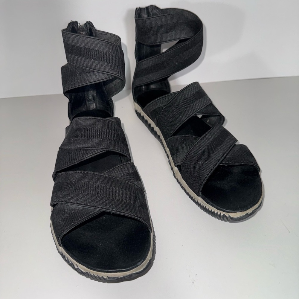Sorel Black Strappy Zip-Back Women’s Sandals - Picture 4 of 11